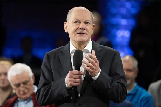 Die Entscheidung, Taurus-Marschflugkörper an die Ukraine zu liefern oder nicht, müsse man genau überdenken, sagt Olaf Scholz.