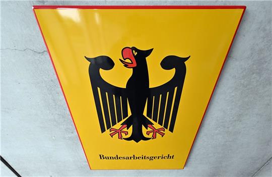Die Entscheidung des Bundesarbeitsgerichts: Ja, die Klägerin, hat Arbeitnehmerstatus und damit Anspruch auf Mindestlohn.