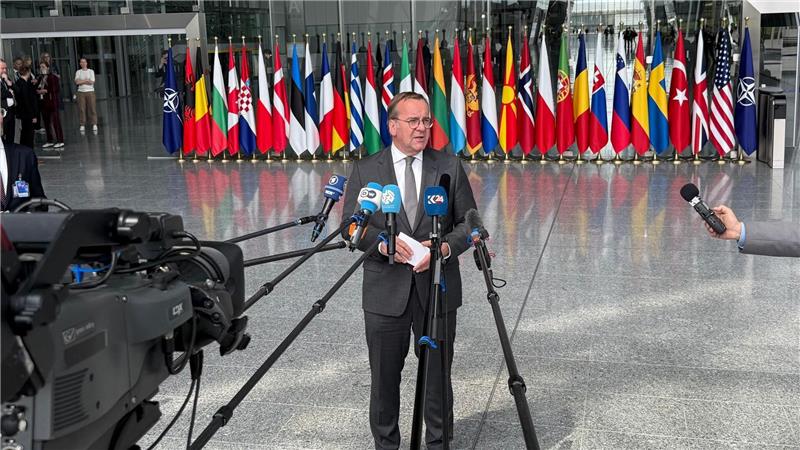 Neue Nato-Pläne: Deutschland braucht 60.000 Soldaten mehr „Die Entscheidungen von heute werden uns bis (...) Ende der 30er Jahre hinein begleiten“, sagte Pistorius in Brüssel.