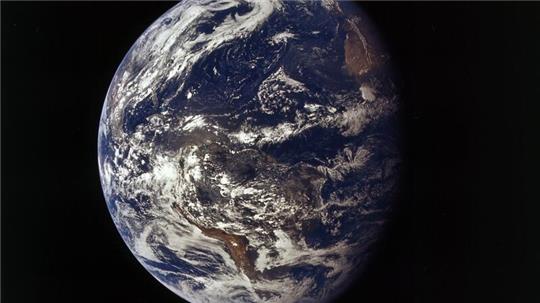 Die Erde rotiert - im Zuge des Klimawandels nun langsamer. (Archivbild)