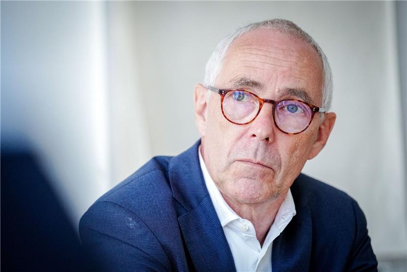 Unternehmer mit Weitblick: Der Pilot Peter Adrian Die Erfahrungen als Pilot helfen Peter Adrian auch im Job: Das Schlimmste sei entweder gar nicht zu reagieren oder in Hysterie zu verfallen.