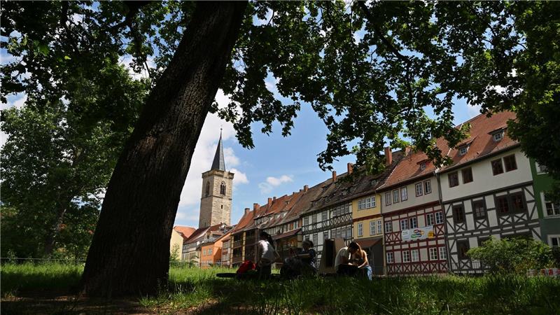 Die Erfurter Krämerbrücke gehört zu den Touristen-Attraktionen in Thüringens Landeshauptstadt. (Archivbild)