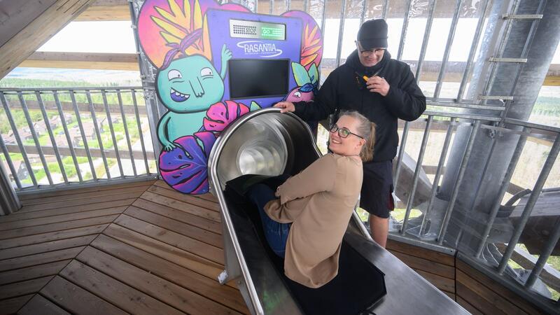 Die Erlebnisrutsche ist 110 Meter lang. 