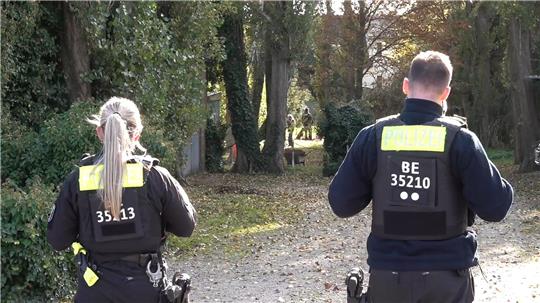Die Ermittler nehmen einen neuen Anlauf, um das Rätsel um Rebeccas Verschwinden 2019 zu lösen.