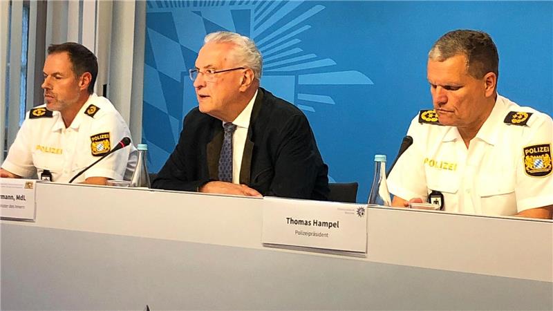 Ausnahmezustand in München: Was wir wissen und was nicht Die Ermittler sehen das Motiv des Täters bisher im familiären Bereich.