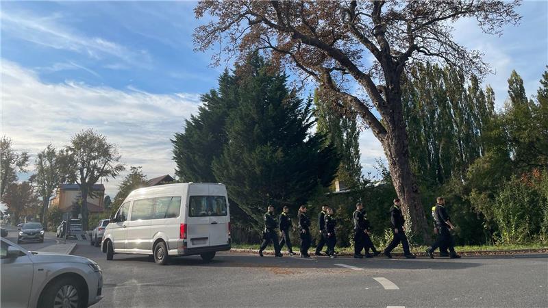 Polizei-Einsatz im Fall Rebecca geht weiter Die Ermittler wollen Anwohner in der Brandenburger Gemeinde Tauche befragen.