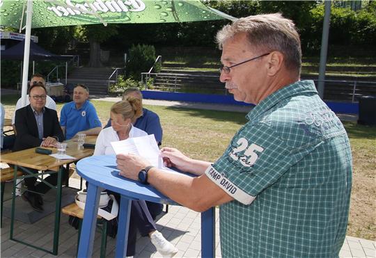 Die Eröffnung des neuen Funktionsgebäudes im Jahr 2022 gehört zu den herausragenden Ereignisse in der Amtszeit von Werner Penndorf an der Spitze des Goslarer SC 08. Nun ist der Vorsitzende überraschend zurückgetreten. Foto: Epping