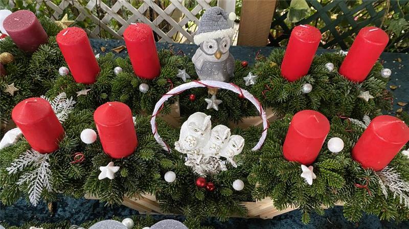 Familie Eckel in Bad Harzburg startet ihren Advent-Bastel-Marathon Die Eulen haben in diesem Jahr Premiere auf den Gestecken der Familie Eckel.