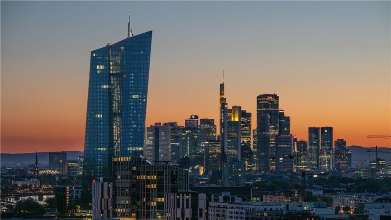 EZB lässt Leitzinsen unverändert - Sorgen wegen US-Zöllen Die Europäische Zentralbank entscheidet über die Zinsen im Euroraum (Archivbild)