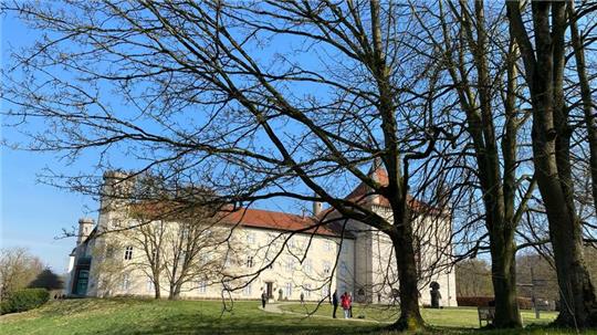 Die Evangelische Seniorenbildung in Bad Harzburg plant für Donnerstag, 10. April, eine Tagesfahrt zum Schloss Derneburg.