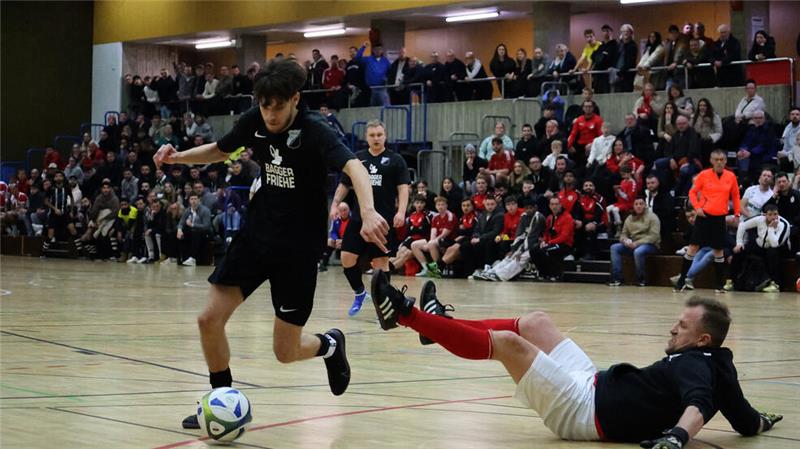 Vienenburg verteidigt souverän seinen Titel Die FG Vienenburg/Wiedelah, hier beim 1:1-Unentschieden im Zwischenrundenspiel gegen den FC Groß Döhren, verteidigt ihren Titel ohne Niederlage. Foto: Epping