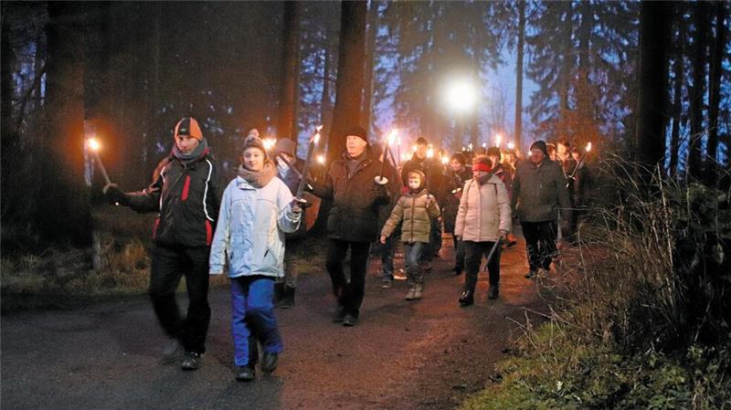 Die Fackelwanderung ist ein Glanzpunkt während des Winterfestes in Hahnenklee.