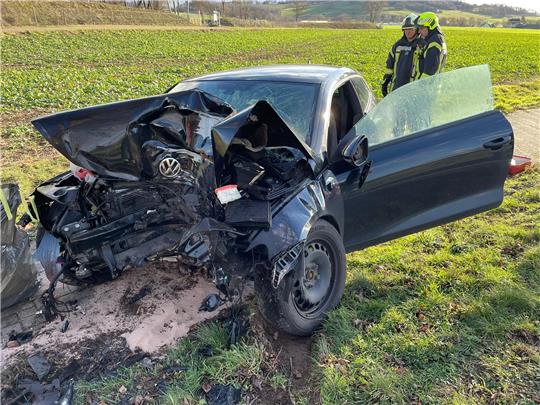 Die Fahrerin des Autos wurde mit leichten Verletzungen ins Krankenhaus gebracht. Foto: Freiwillige Feuerwehr Bad Grund