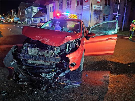 Die Fahrerin des Ford übersah ein vorfahrtsberechtigtes Fahrzeug.