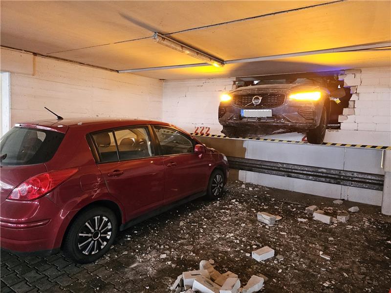 Die Fahrerin rutschte vom Gaspedal ab. Foto: Sowa