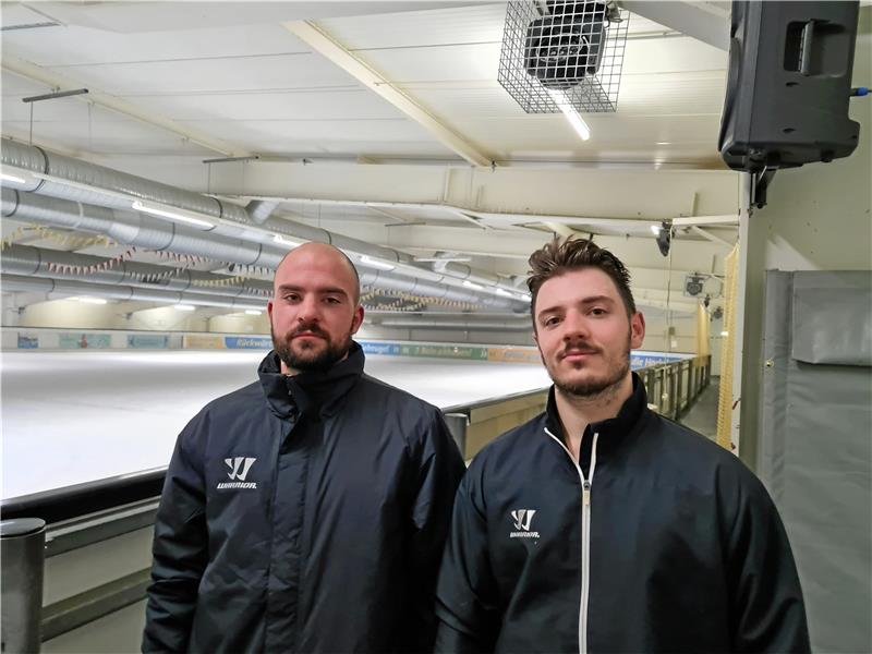 Harzer Falken holen Duo aus Diez-Limburg Die Falken-Zugänge Philipp Maier und Maximilian Droick (v. li.) sind beim Training der Falken in Bad Sachsa schon dabei. Foto: Verein