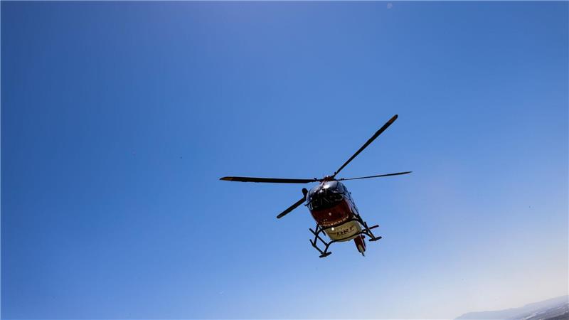 Die Fallschirmspringerin wurde mit einem Rettungshubschrauber in ein Krankenhaus gebracht. (Symbolbild)