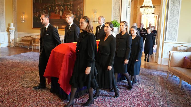 Heute nimmt Norwegen Abschied: König Harald wird beigesetzt Die Familie nimmt an der letzten Ruhestätte nochmals Abschied von Harald.