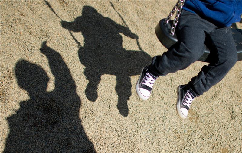Kindergeld für „behinderte“ Tochter: Familie wartet noch immer Die Familie wartet noch immer auf das Kindergeld für die Tochter. Symbolbild: Julian Stratenschulte/dpa