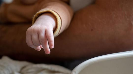 Die Familienstartzeit würde vor allem Männern zugute kommen.
