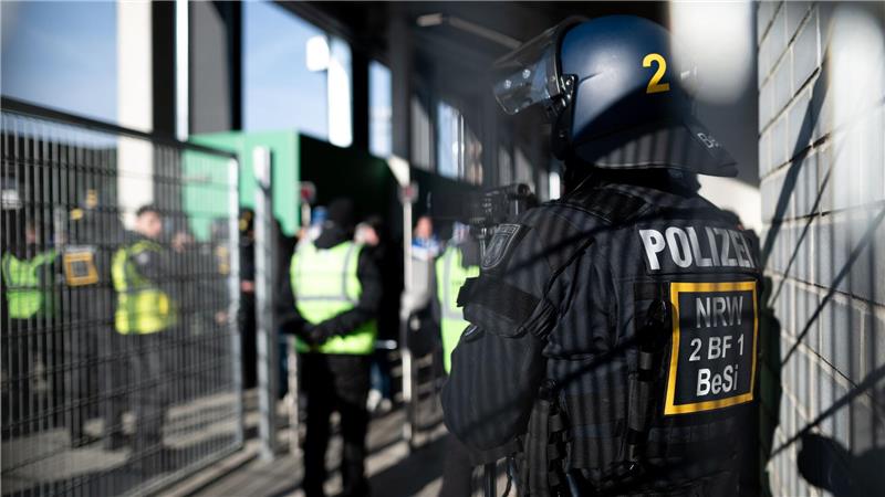 Die Fans stören sich oft auch an der Polizei-Präsenz. 