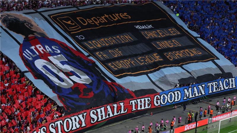 Glasners Palast-Revolution: Europacup-Sieg gegen Vallecano Die Fans von Palace zeigten eine Choreo vor dem Anpfiff.
