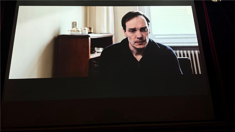 300 Besucher kommen zur Filmpremiere nach Braunlage Die Farben im Film wirken doch düsterer, als sie sein sollten. „Das ist im Kino anders“, meint Regisseur Sascha Hilpert, der nicht ganz so zufrieden wirkte.