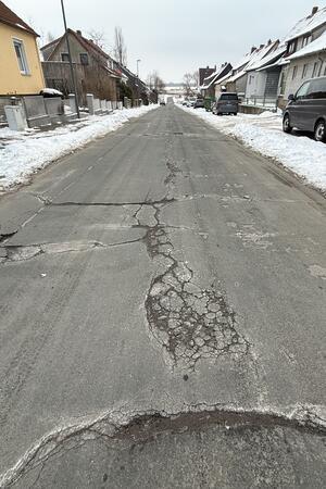 Harzburger Straßenbauvorhaben werden Verkehr massiv beeinträchtigen Die Fasanenstraße hat tiefe Schlaglöcher und lange Risse.