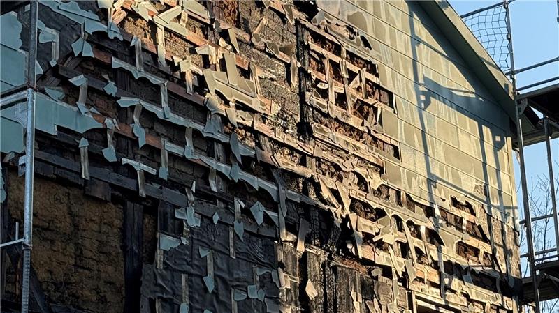 Bad Harzburger Kneipe „Amadeus“ wird ein Raub der Flammen Die Fassade am Morgen danach: Das Gerüst ist entfernt und die Flammen sind gelöscht.
