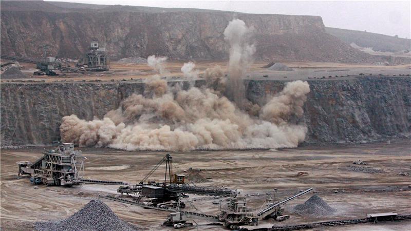 Auf dem Bild ist eine Sprengung in einem Steinburch nahe Elbingerode zu sehen.