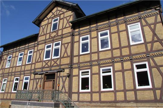 Die Fenster vom Hof Schlüter gehen alle nach innen auf. Archivfoto: Hohaus