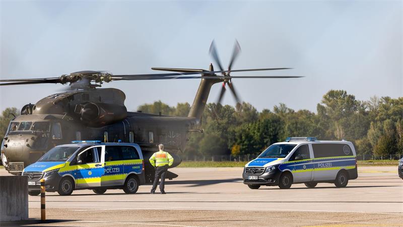Juden im Visier? Mutmaßliche Hamas-Leute in Berlin angeklagt Die Festgenommenen wurden nach Karlsruhe gebracht und dort einem Ermittlungsrichter vorgeführt. (Archivbild)