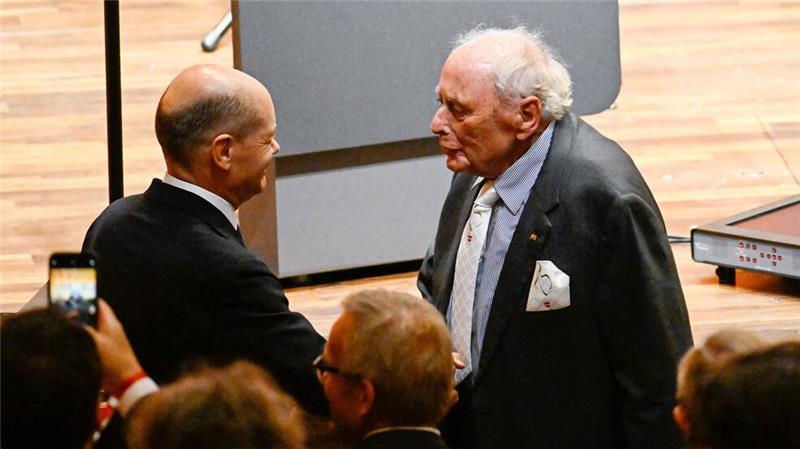 „Schraubenkönig“ Reinhold Würth dankt ab Die Festrede auf Würth hielt Bundeskanzler Olaf Scholz (SPD).