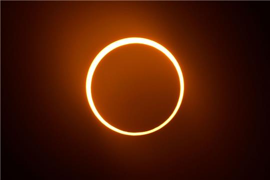 Die Feuerkranz-Sonnenfinsternis am Himmel über San Antonio im US-Bundesstaat Texas.