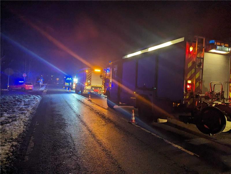 Die Feuerwehr Seesen sichert die Unfallstelle ab.