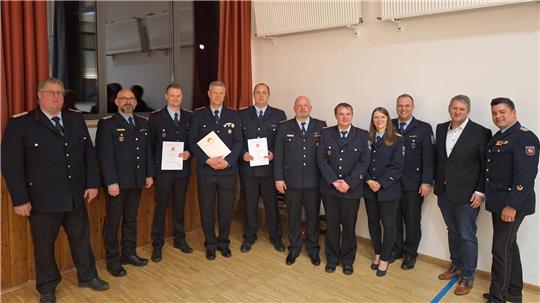 Die Feuerwehr Werlaburgdorf ehrte und beförderte einige ihrer Mitglieder.