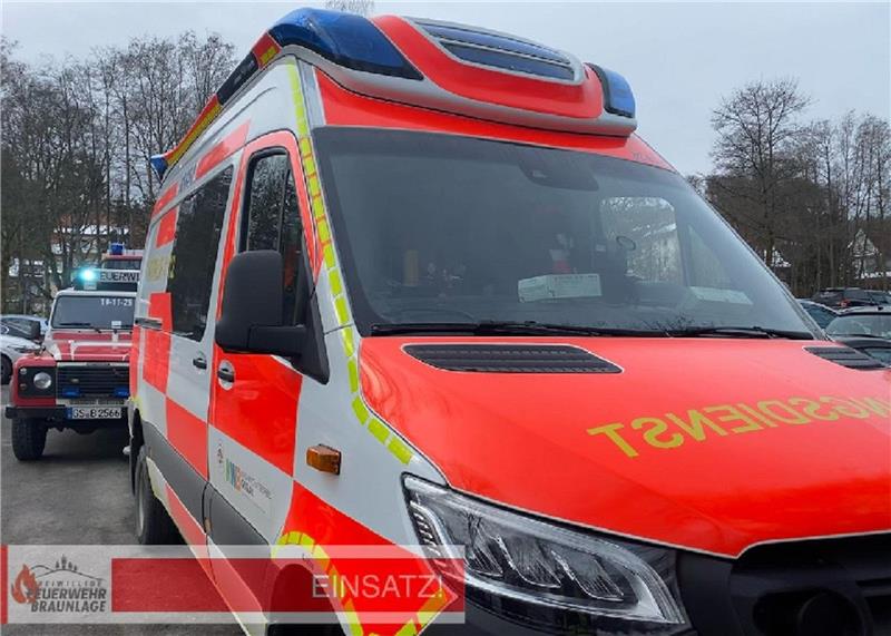 Feuerwehrleute befreien Kleinkind in Braunlage aus einem Auto Die Feuerwehr befreit ein Kleinkind aus dem Auto. Foto: Feuerwehr Braunlage