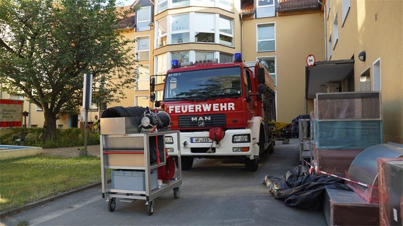 Die Feuerwehr belüftet am Nachmittag das Seniorenheim.