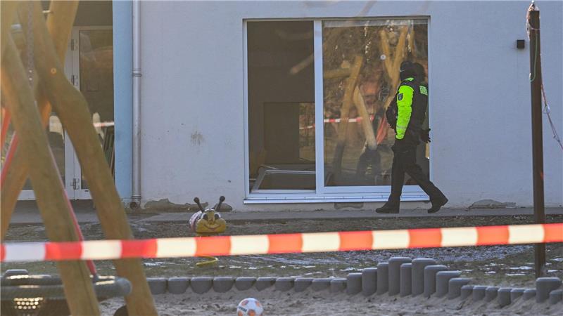 Die Feuerwehr berichtete von 22 Sanitätern, Ärzten und Feuerwehrleuten, die mit 12 Fahrzeugen im Einsatz waren. (Archivbild)