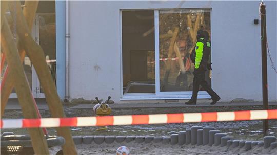 Die Feuerwehr berichtete von 22 Sanitätern, Ärzten und Feuerwehrleuten, die mit 12 Fahrzeugen im Einsatz waren. (Archivbild)