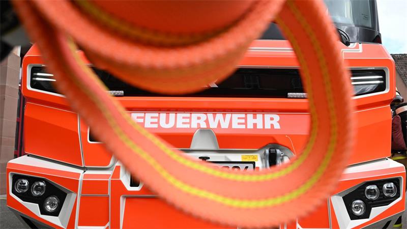 Die Feuerwehr hat einen Hausbrand in Bockenem im Kreis Hildesheim bekämpft und den Bewohner des Hauses tot gefunden. (Symbolbild)