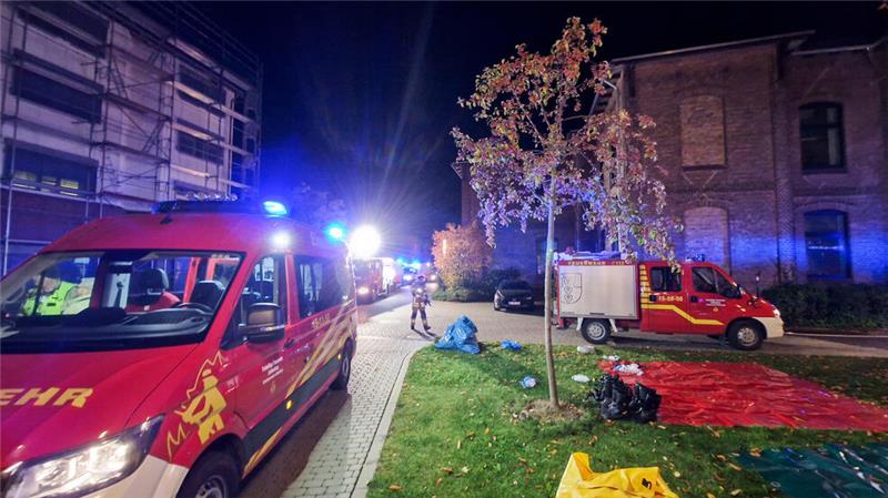Klinikbrand in Liebenburg: Drei Verletzte durch Rauchgas Die Feuerwehr hatte für den Abend eine Übung angesetzt. Daher waren die Fahrzeuge bereits besetzt und die Feuerwehrleute einsatzbereit, als der Alarm ausgelöst wurde.
