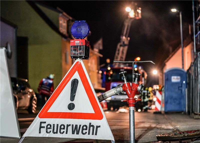 Die Feuerwehr im Einsatz im baden-württembergischen Urbach.
