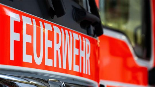 Die Feuerwehr in Cappeln musste ein brennendes Zweifamilienhaus löschen. (Symbolbild)