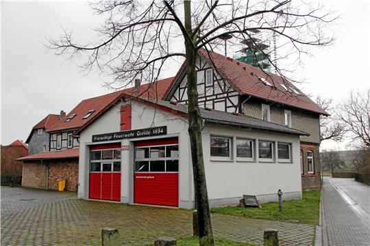 Die Feuerwehr in Gielde soll ein neues Gerätehaus erhalten. Noch ist unklar, auf welchem Gelände dieses gebaut wird. Derzeit laufen Verhandlungen an einem „Runden Tisch“. Der dort erarbeitete Kompromiss soll anschließend als Beschlussvorschlag im Ortsrat Gielde, im Feuerwehr- und Verwaltungsausschuss sowie Gemeinderat verhandelt werden. Archivfoto: Hohaus