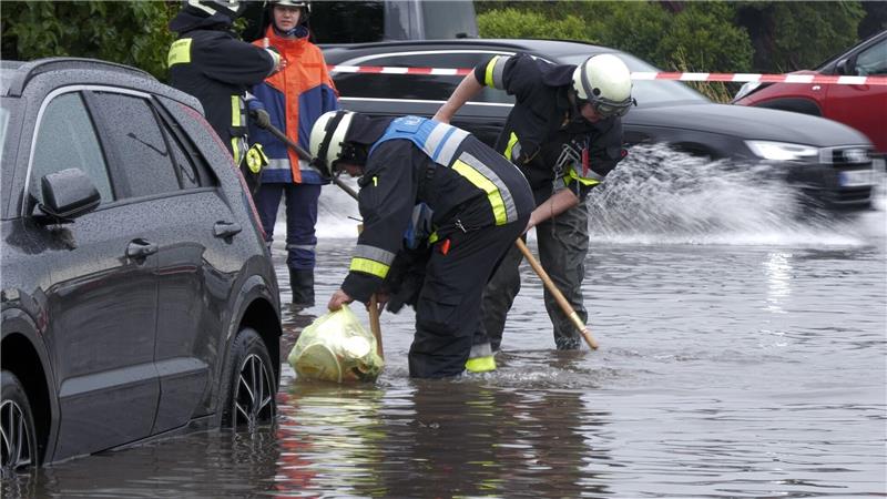 Regen setzt in Nürnberg Keller und Straßen unter Wasser Die Feuerwehr in Nürnberg wurde zu einer Vielzahl von Einsätzen gerufen.