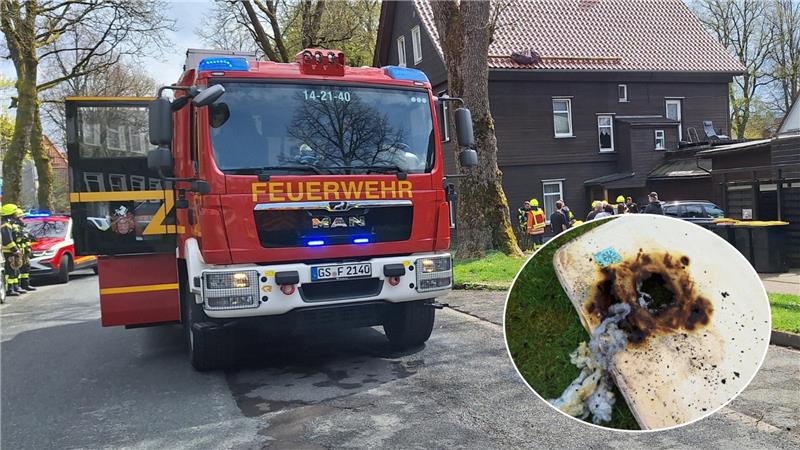 Die Feuerwehr ist am Dienstagmittag in der Bergstraße im Einsatz. Eine Matratze ist in einer Dachgeschosswohnung in Brand geraten.