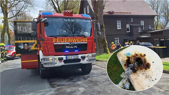 Die Feuerwehr ist am Dienstagmittag in der Bergstraße im Einsatz. Eine Matratze ist in einer Dachgeschosswohnung in Brand geraten.