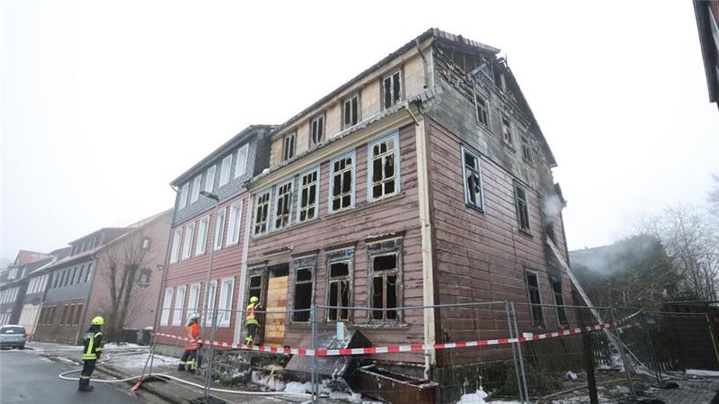 Die Feuerwehr ist noch bis in den Vormittag hinein im Einsatz.