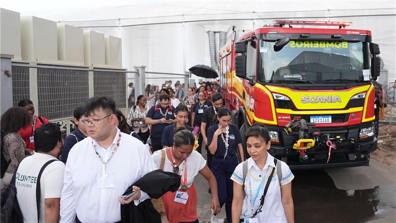 Die Feuerwehr kommt zu dem Einsatzort.